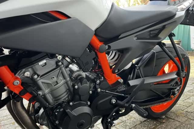 KTM 890 Duke R (2020) thumbnail 2