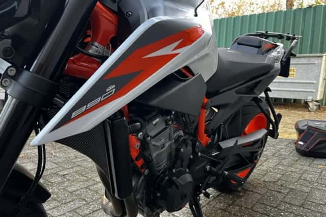 KTM 890 Duke R (2020) thumbnail 3