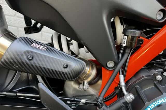 KTM 890 Duke R (2020) thumbnail 4