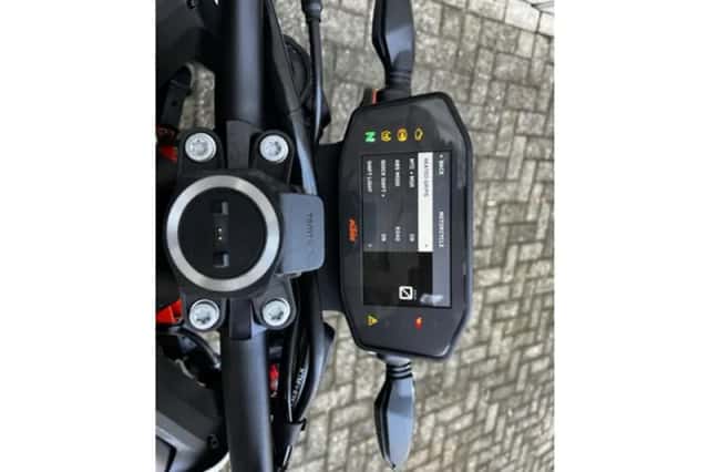 KTM 890 Duke R (2020) thumbnail 6