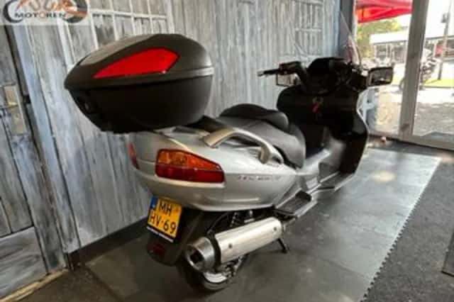 Suzuki AN 650 Burgman (2003) thumbnail 5