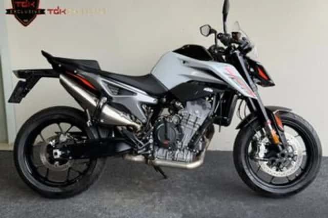 KTM 790 Duke (2024) thumbnail 2