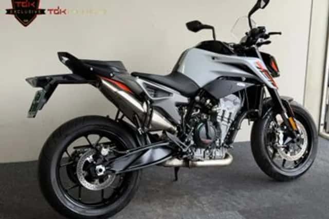 KTM 790 Duke (2024) thumbnail 3