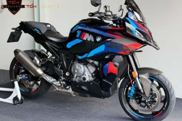BMW M 1000 XR (2025) thumbnail 1