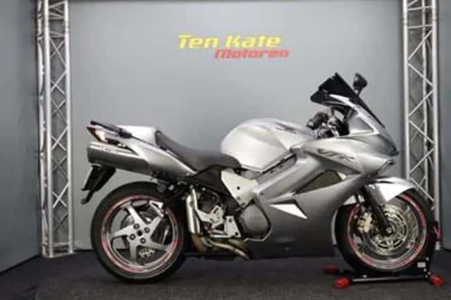 Honda VFR 800 Vtec (2006) thumbnail 1