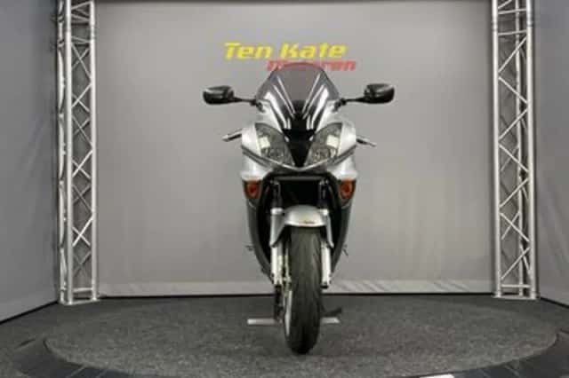 Honda VFR 800F V TEC (2005) thumbnail 3