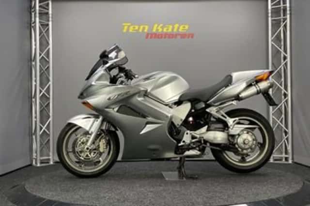 Honda VFR 800F V TEC (2005) thumbnail 4