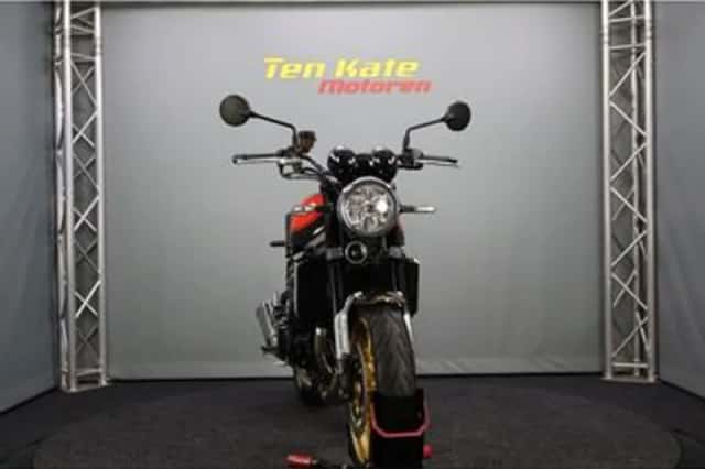 Kawasaki Z900RS (2022) thumbnail 3