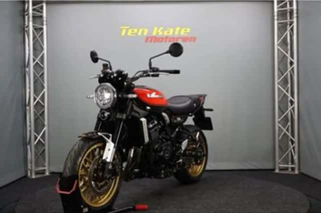 Kawasaki Z900RS (2022) thumbnail 4