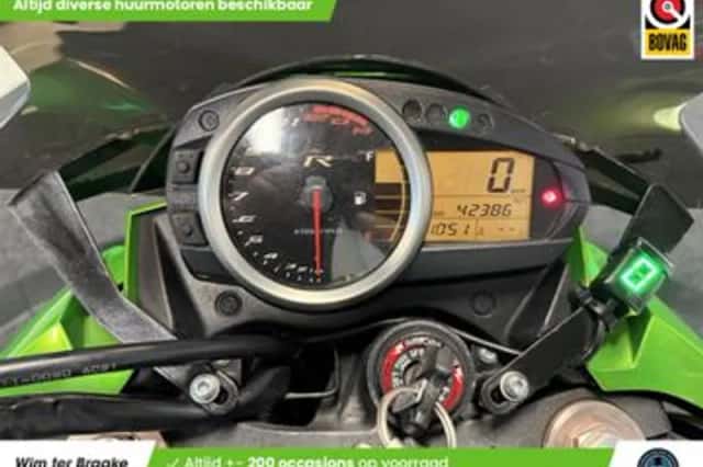 Kawasaki Z 750R (2011) thumbnail 2