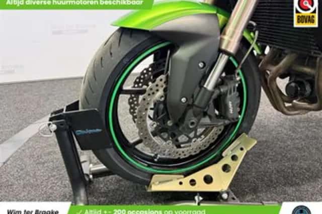 Kawasaki Z 750R (2011) thumbnail 5