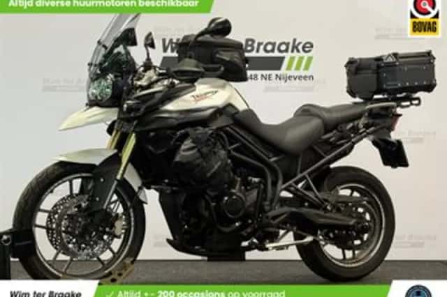Triumph Tiger 800 (2012) thumbnail 1