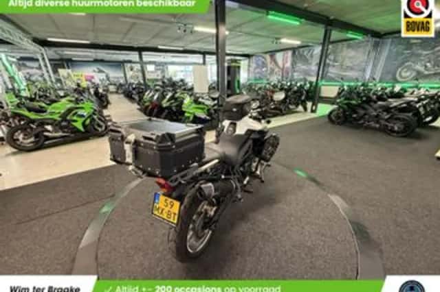 Triumph Tiger 800 (2012) thumbnail 3