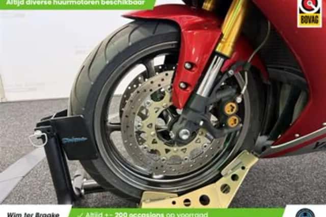 Yamaha YZF-R1 (2006) thumbnail 5