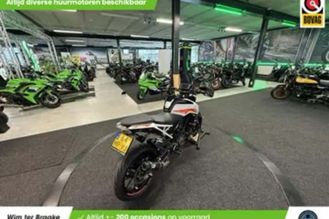 KTM 390 Duke (2022) thumbnail 3