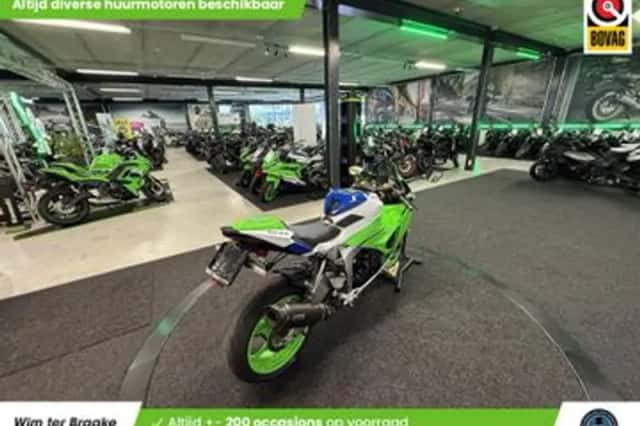 Kawasaki ZX-6R (2024) thumbnail 3