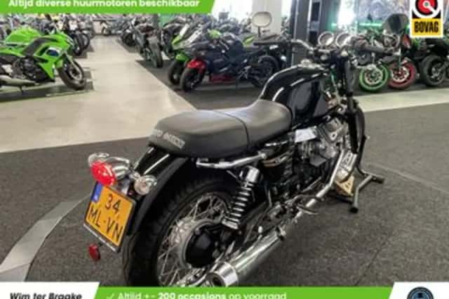 Moto Guzzi V7 Classic (2011) thumbnail 1