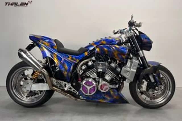 Yamaha VMX 1200 V-MAX (1989) thumbnail 1
