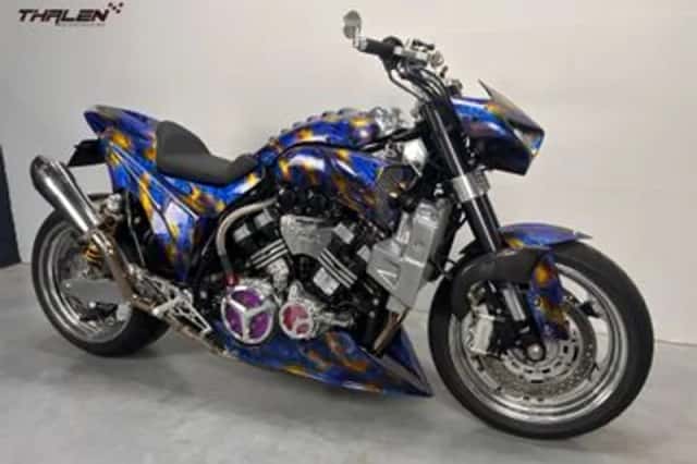Yamaha VMX 1200 V-MAX (1989) thumbnail 3