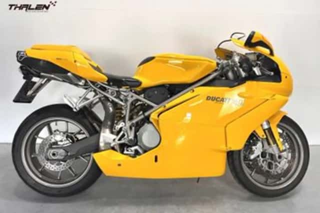 Ducati 749S (2003) thumbnail 1