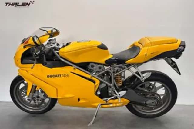 Ducati 749S (2003) thumbnail 2