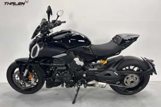 Ducati Diavel V4 (2023) thumbnail 2