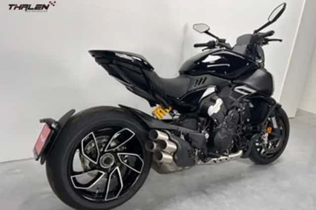 Ducati Diavel V4 (2023) thumbnail 3