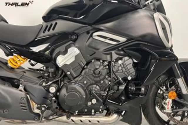 Ducati Diavel V4 (2023) thumbnail 4