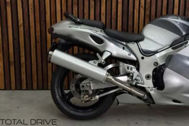 Suzuki HAYABUSA 1300 (2003) thumbnail 3