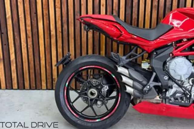 MV AGUSTA BRUTALE 800 (2015) thumbnail 3