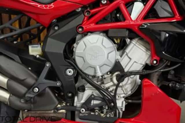 MV AGUSTA BRUTALE 800 (2015) thumbnail 5