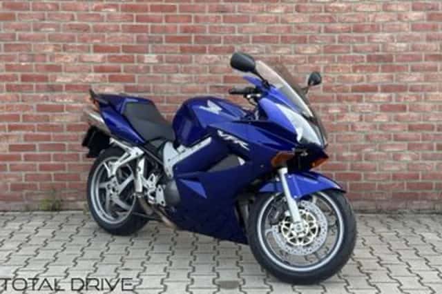 Honda VFR 800 (2005) thumbnail 1