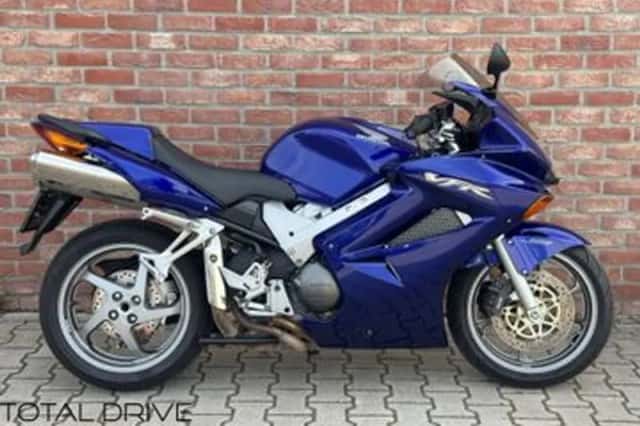 Honda VFR 800 (2005) thumbnail 2