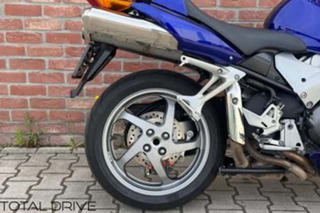 Honda VFR 800 (2005) thumbnail 3