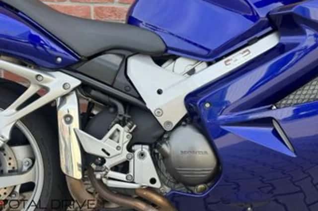 Honda VFR 800 (2005) thumbnail 4