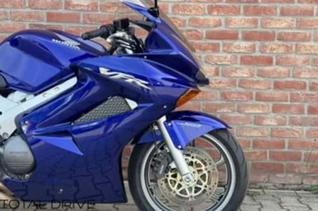 Honda VFR 800 (2005) thumbnail 5