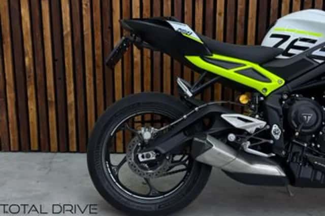 TRIUMPH STREET TRIPLE 765 MOTO2 (2023) thumbnail 2