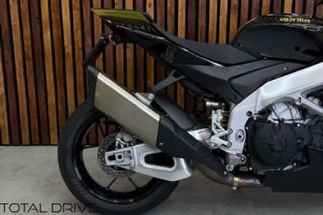APRILIA TUONO V4 1100 FACTORY (2022) thumbnail 4