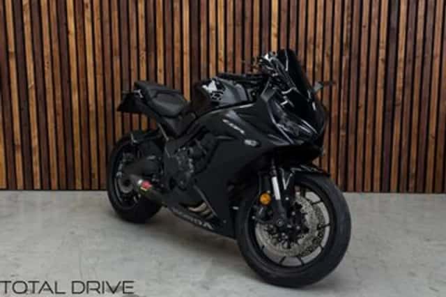 Honda CBR650R (2023) thumbnail 1