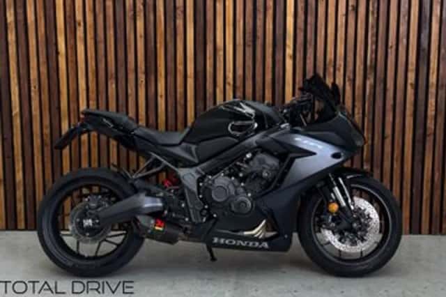 Honda CBR650R (2023) thumbnail 3