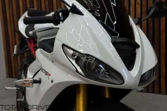 Triumph Daytona 675R (2011) thumbnail 2