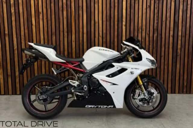 Triumph Daytona 675R (2011) thumbnail 3