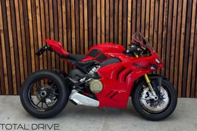 Ducati Panigale V4S (2022) thumbnail 2