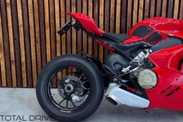 Ducati Panigale V4S (2022) thumbnail 3