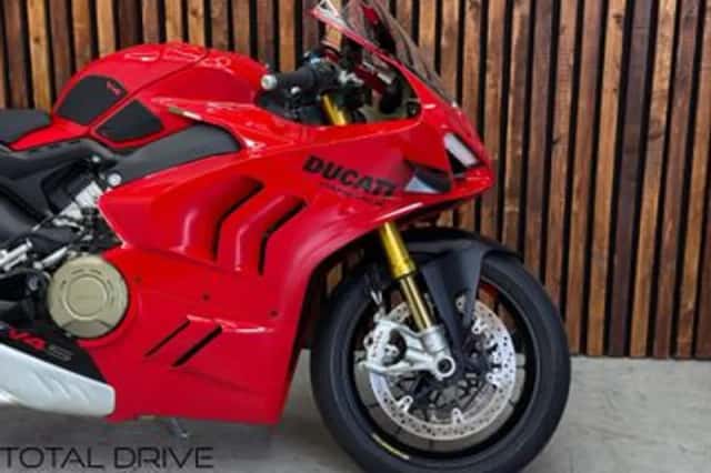 Ducati Panigale V4S (2022) thumbnail 4