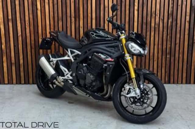Triumph Speed Triple RS (2021) thumbnail 1