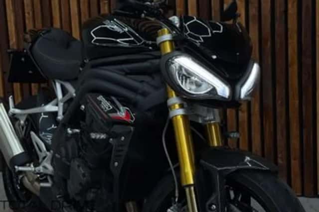 Triumph Speed Triple RS (2021) thumbnail 2