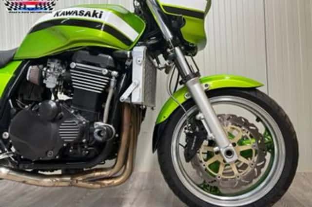 KAWASAKI ZRX 1200 R (2001) thumbnail 2