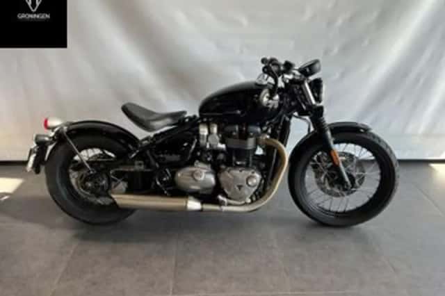 Triumph Bonneville Bobber (2017) thumbnail 1