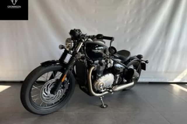 Triumph Bonneville Bobber (2017) thumbnail 3